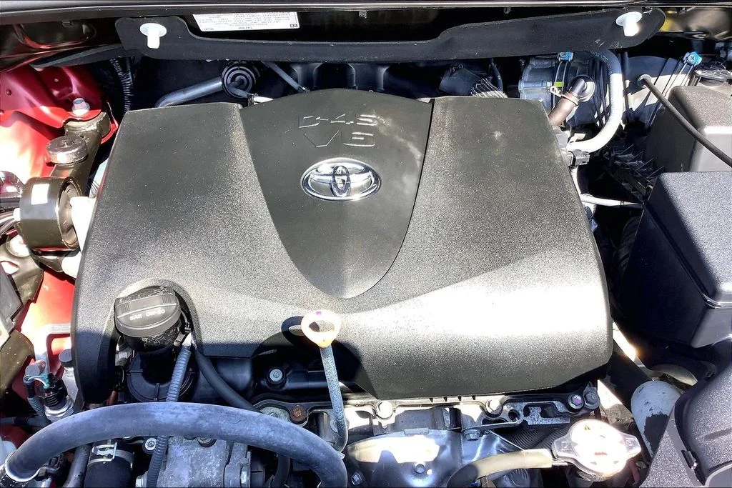 Used 2020 Red Toyota XLE image 11