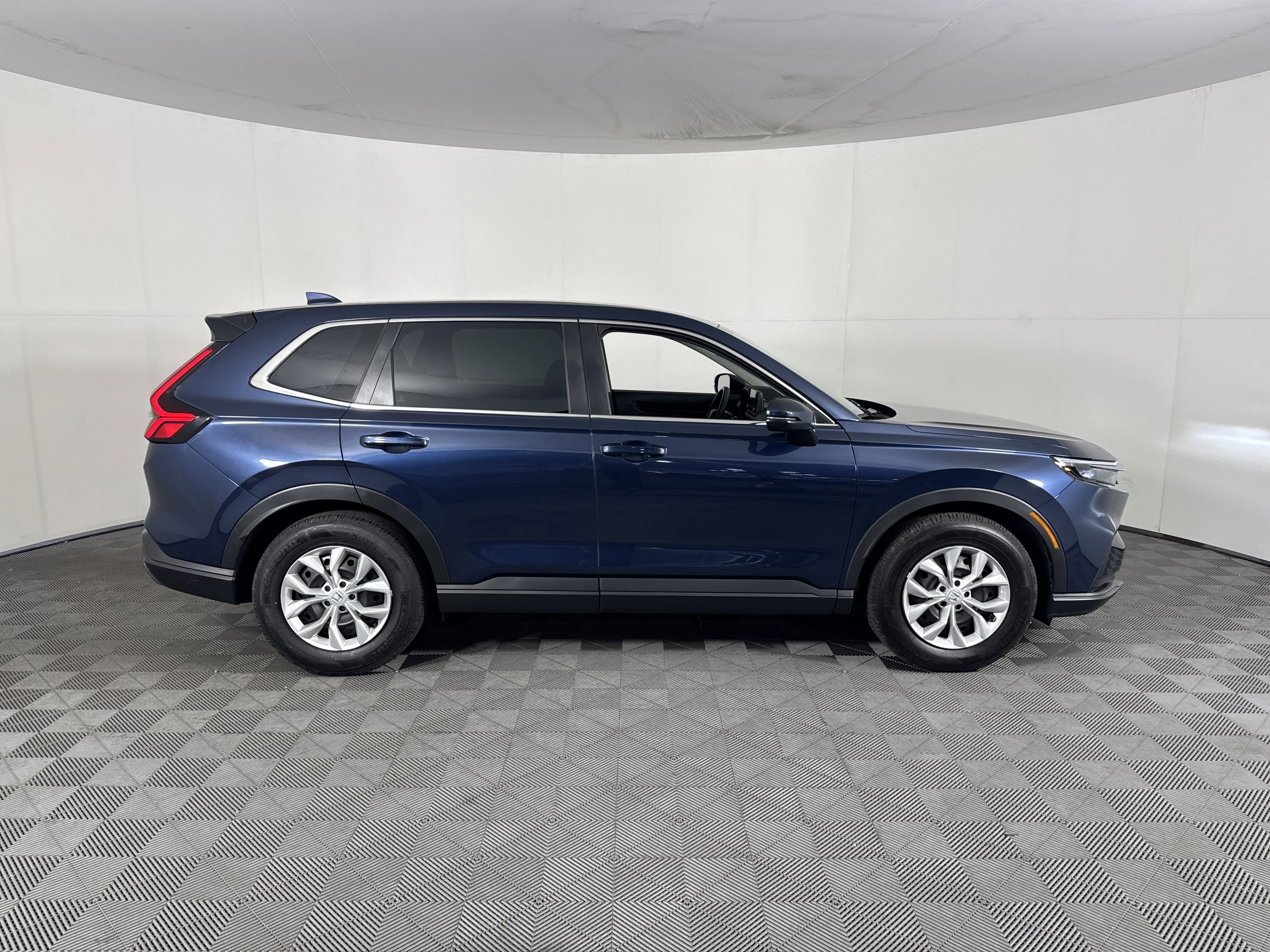 Used 2024 Canyon River Blue Metallic Honda LX image 3