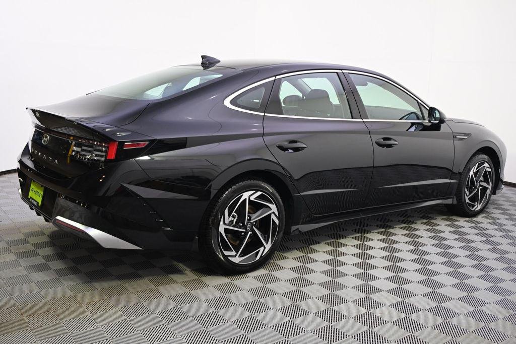 New 2026 Abyss Black Hyundai SEL Sport image 7