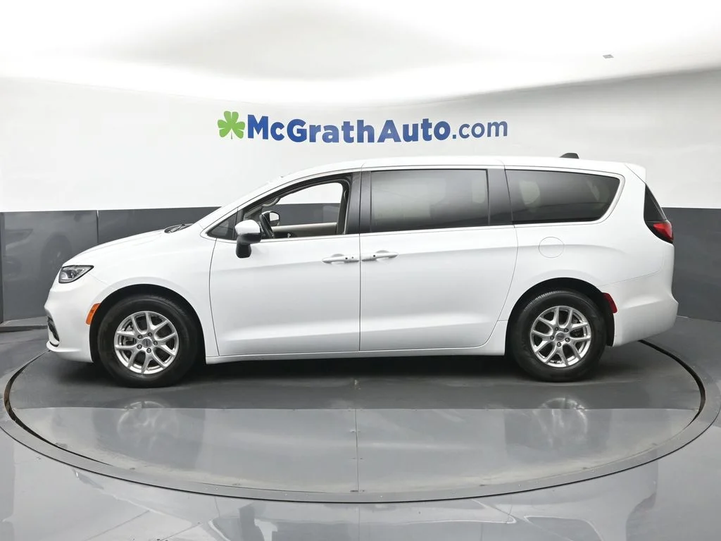 Used 2023 White Chrysler Touring L image 26