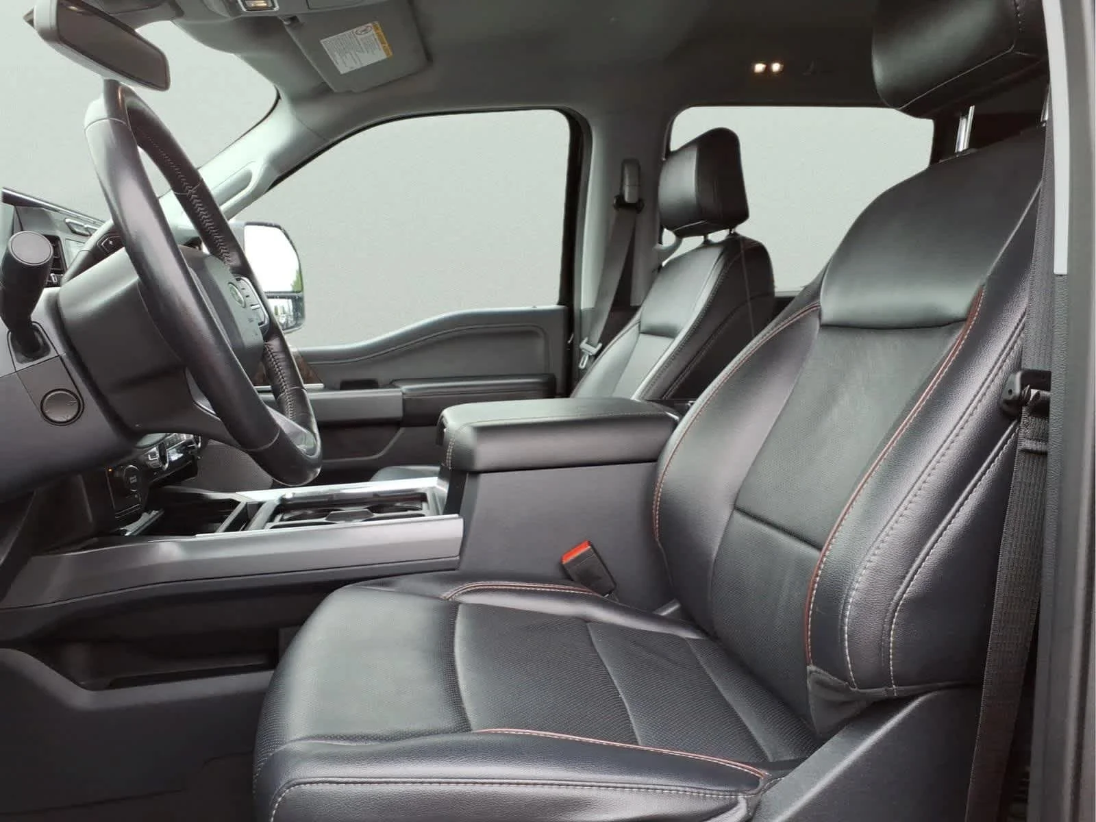 Used 2024 Agate Black Metallic Ford LARIAT image 18