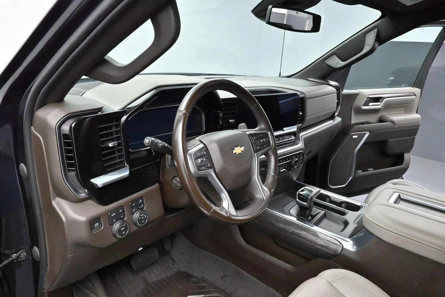 Used 2022 Dark Ash Metallic Chevrolet LTZ image 13