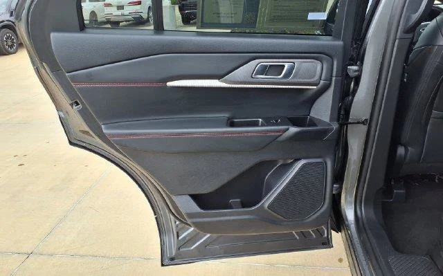Used 2025 Gray Ford ST-Line image 17