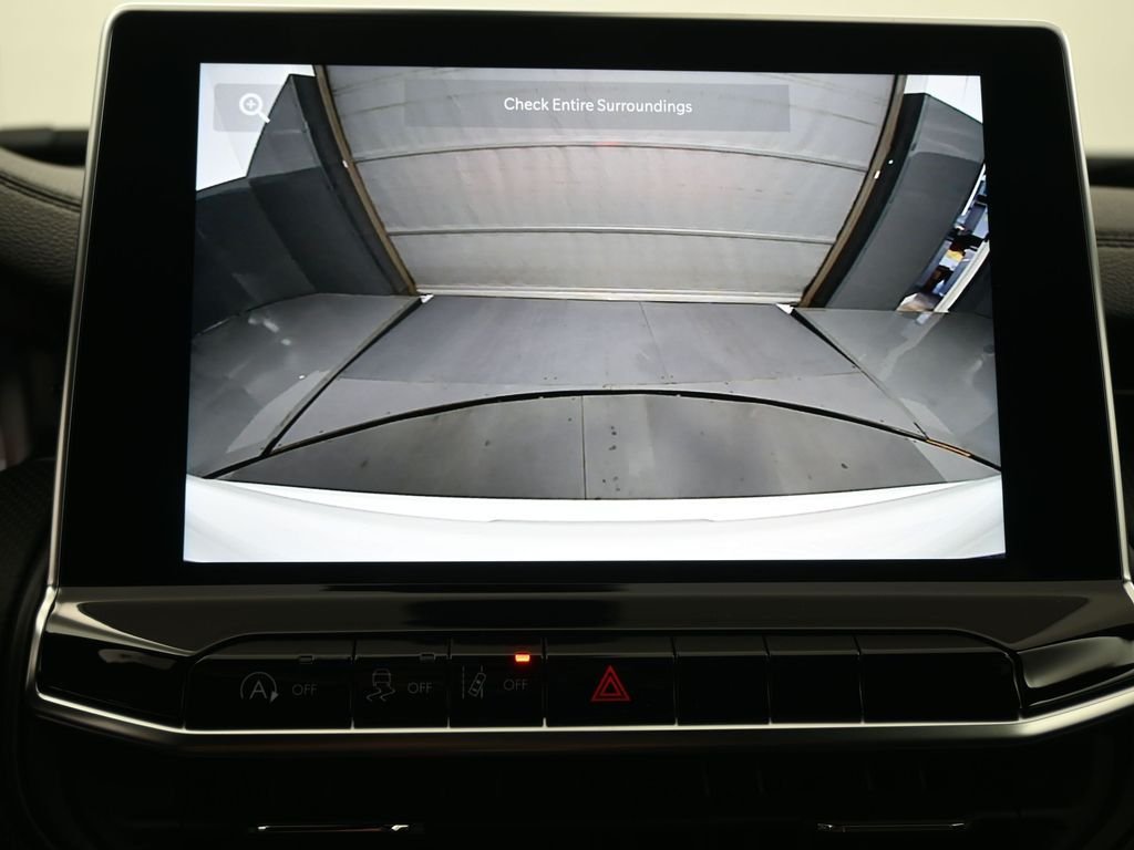 New 2026 Bright White Clearcoat Jeep Latitude image 3