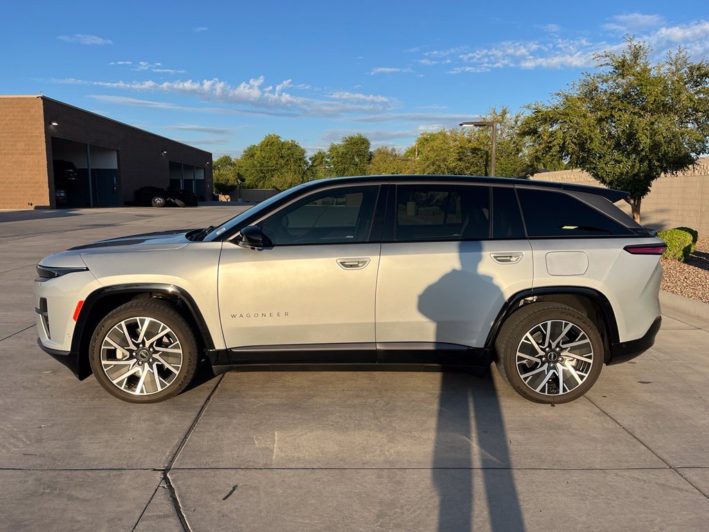 Used 2025 Silver Jeep Limited image 7