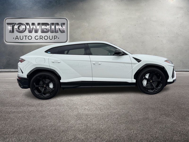 Used 2019  Lamborghini Base image 32