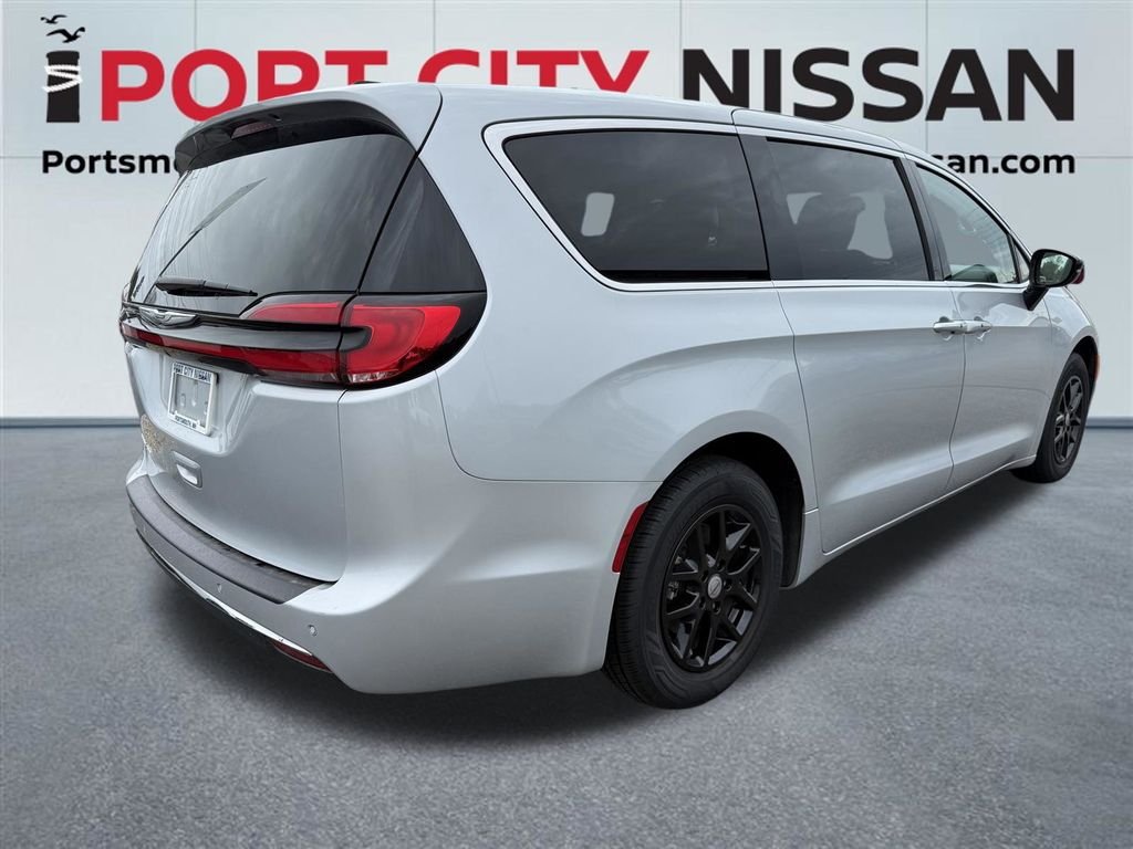 Used 2024 Silver Mist Clearcoat Chrysler Touring L w/heated leather seats image 33