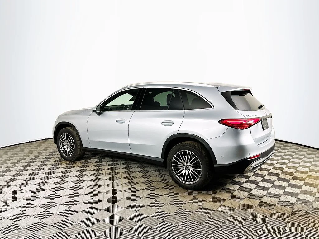 Used 2026 Gray Mercedes-Benz GLC 300 image 4