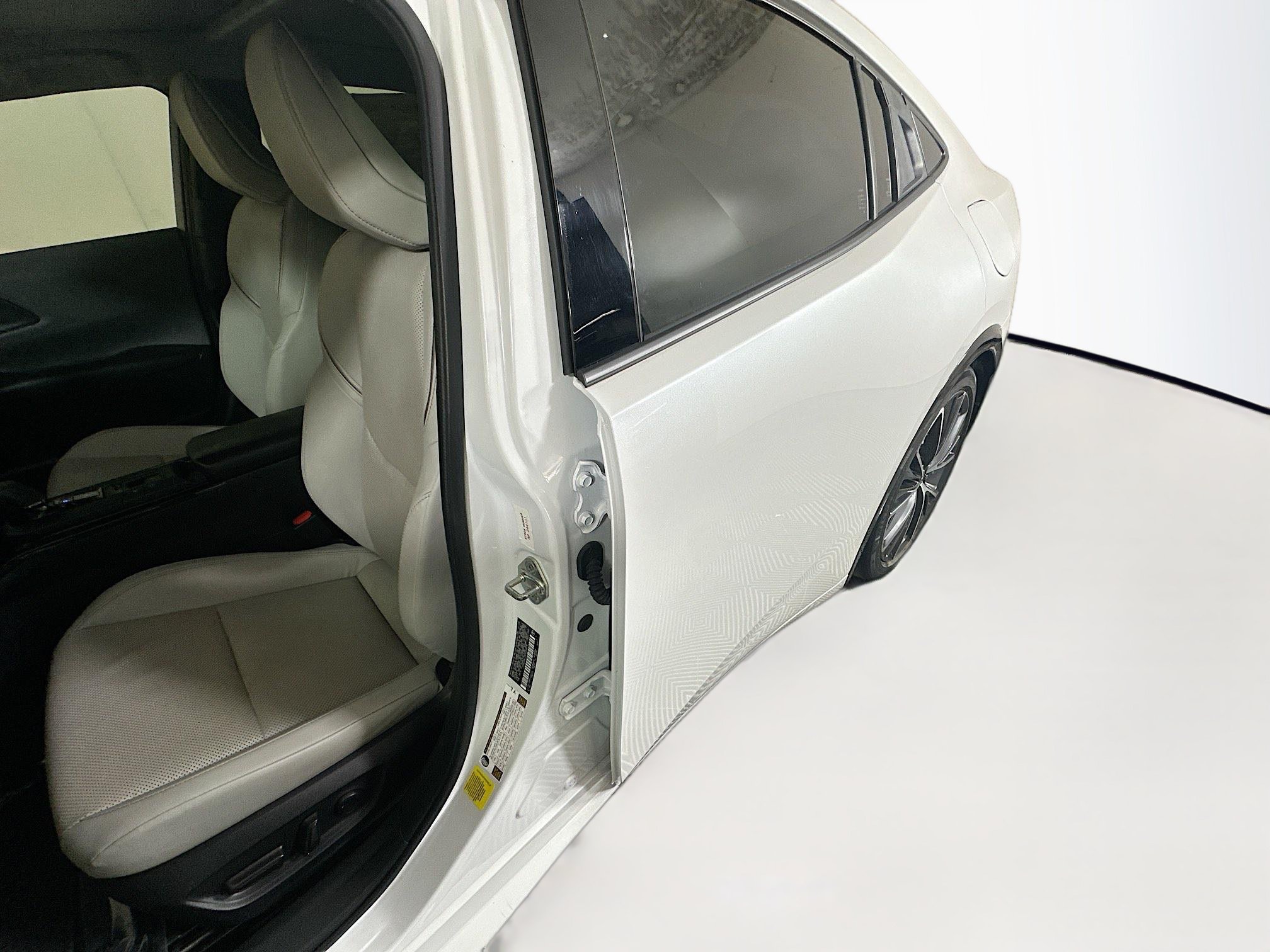 Used 2024 Pearl Toyota Limited image 12