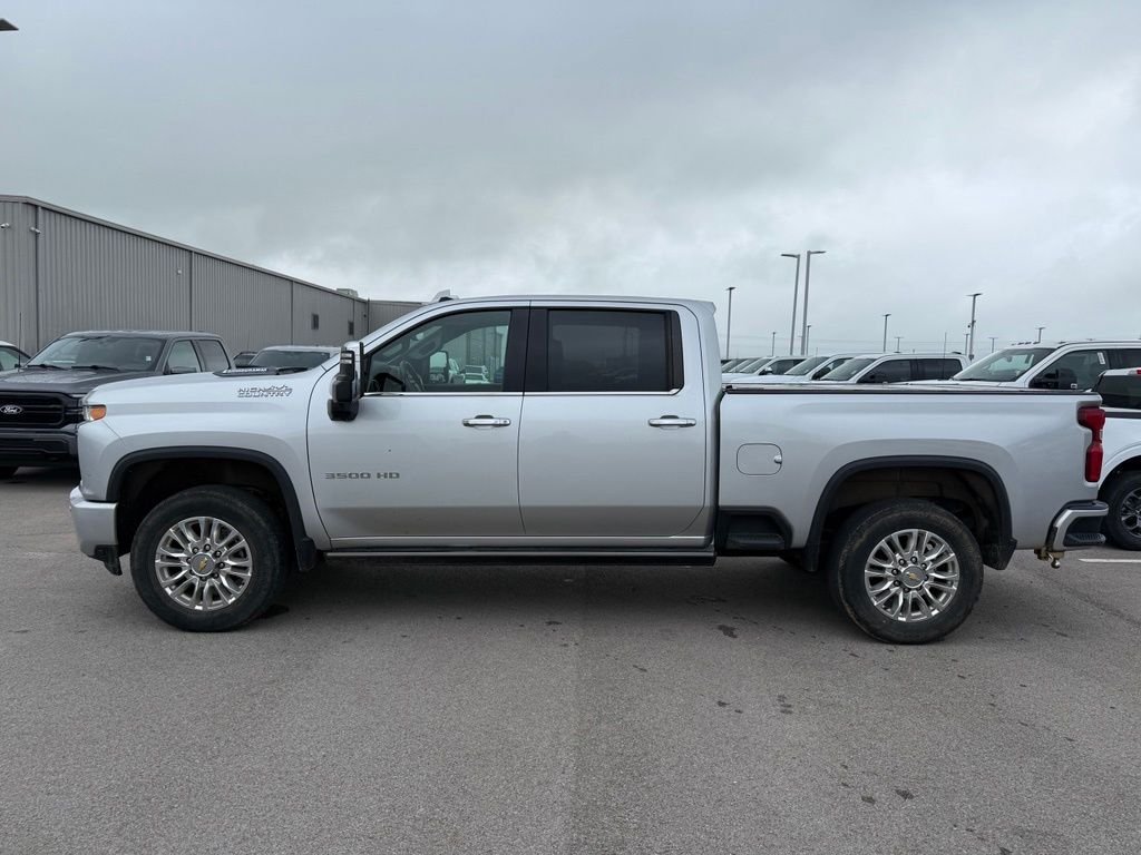 Used 2022 Silver Ice Metallic Chevrolet High Country image 19