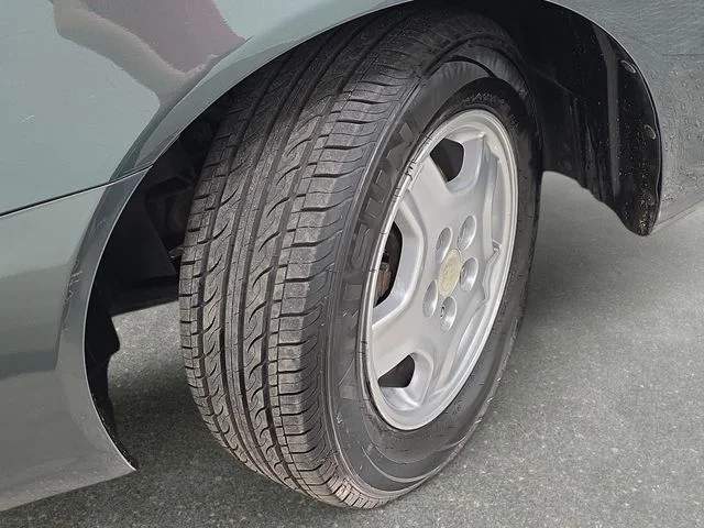 Used 2003 Green Toyota  image 27