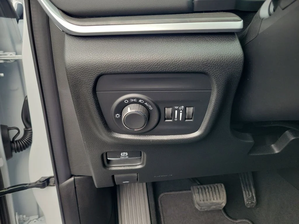 New 2026 Bright White Clearcoat Jeep Altitude image 11