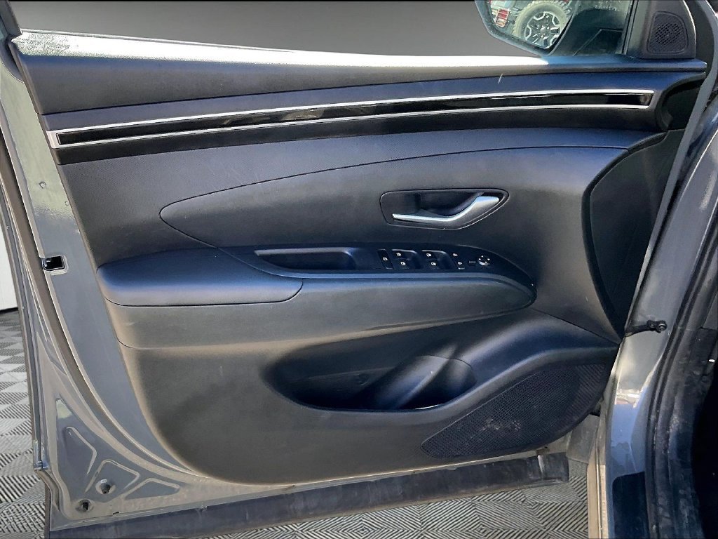 Used 2024 Hampton Gray Hyundai SE image 9