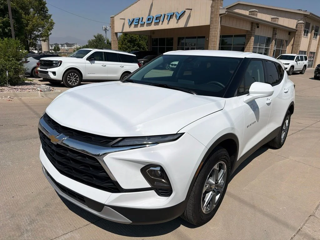 Used 2025 White Chevrolet LT image 6