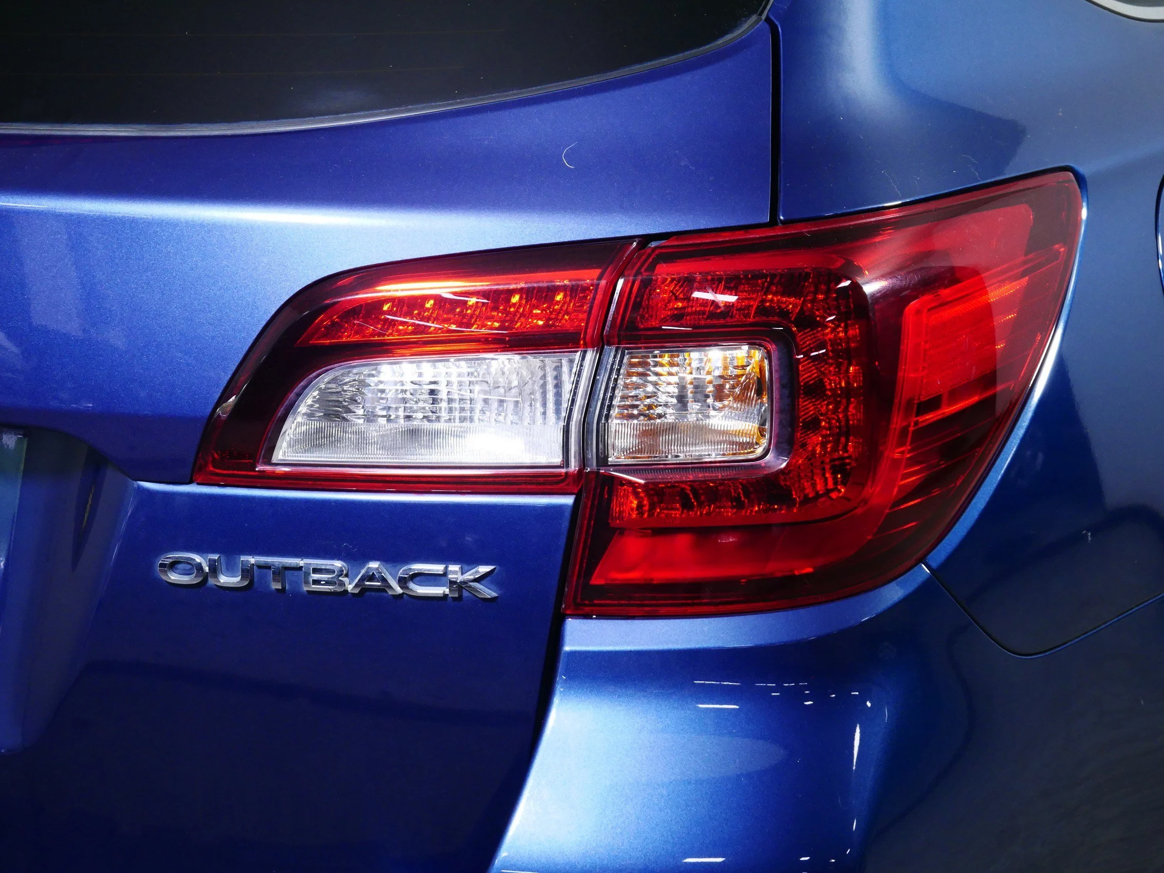 Used 2019 Abyss Blue Pearl Subaru Limited image 17