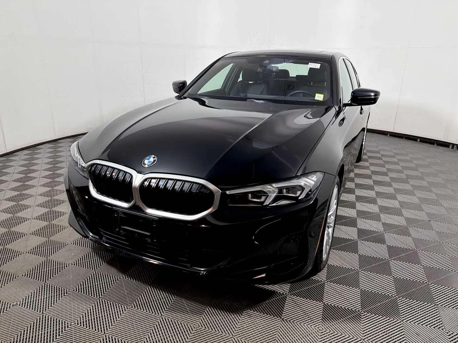 2024 BMW 3 Series 330i - Photo 3