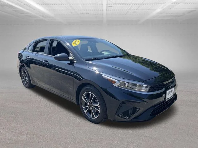 Used 2024 Black Kia LXS image 4