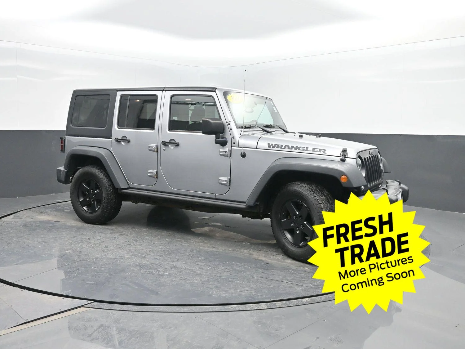 Used 2016 Billet Silver Metallic Clearcoat Jeep Black Bear image 4