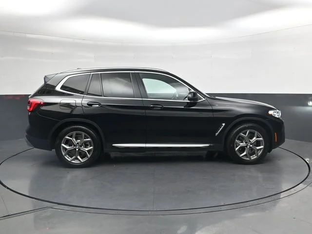 Used 2022 Black BMW xDrive30i image 3