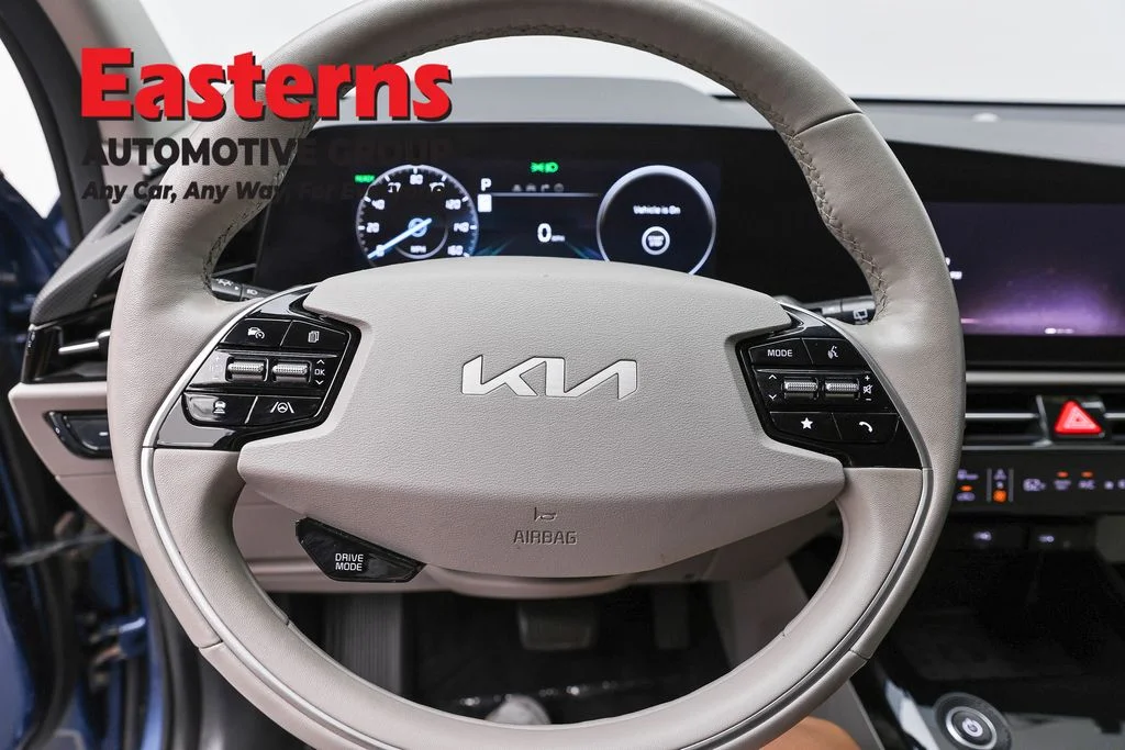 Used 2023 Blue Kia Wind image 10