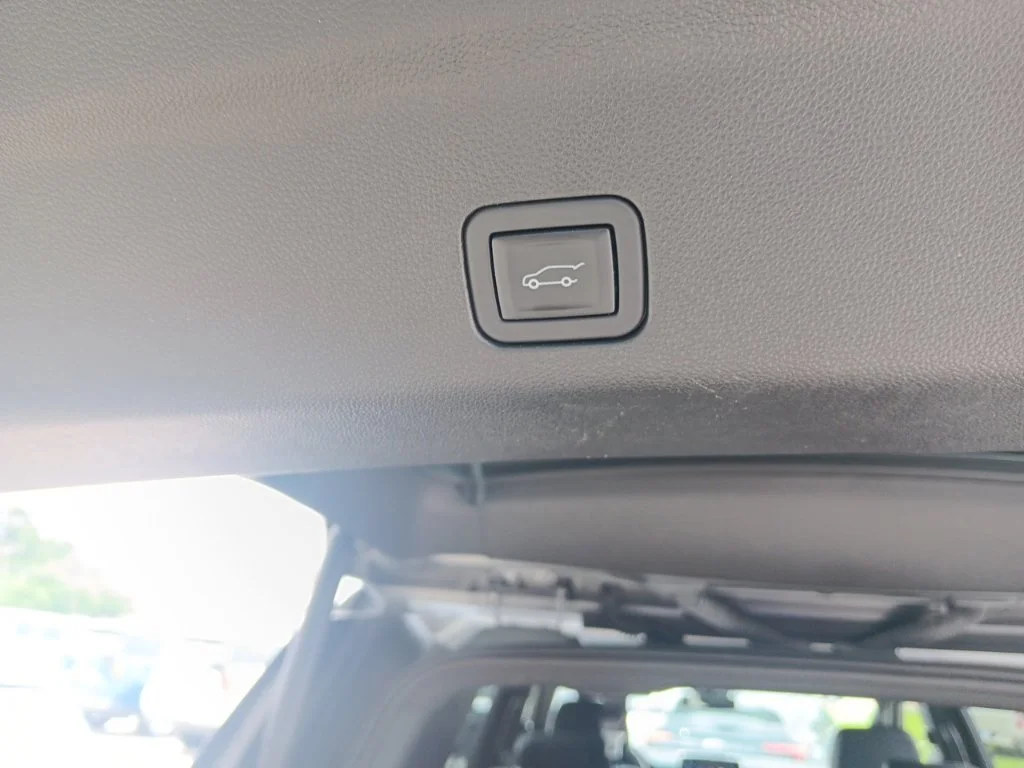 Used 2024 Gray Chevrolet Z71 image 31