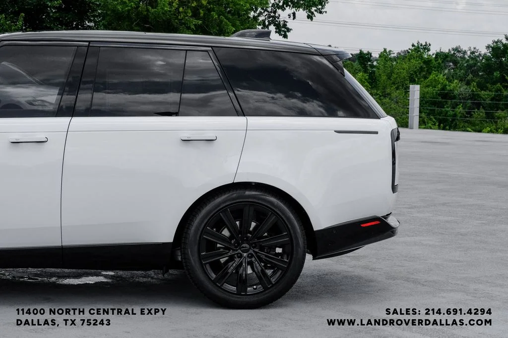 New 2026 Fuji White Land Rover SE image 15
