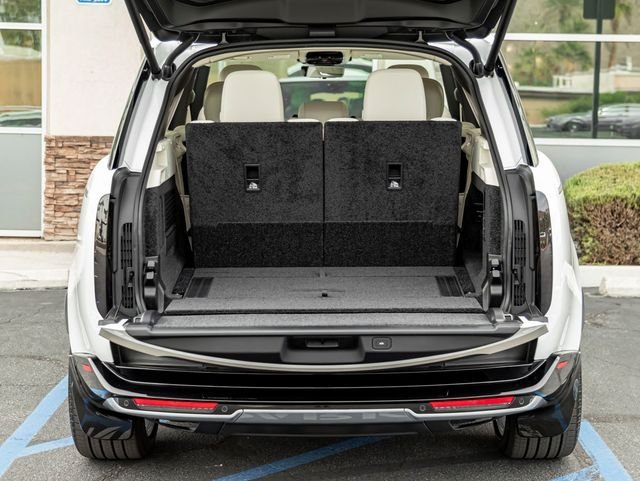 New 2026 Ostuni Pearl White LAND ROVER SE 7 Seats image 24