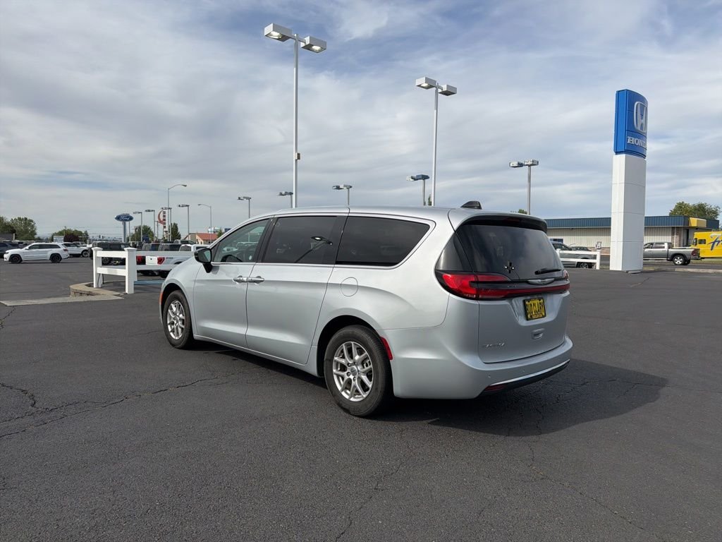 Used 2024 Silver Chrysler Touring L image 19
