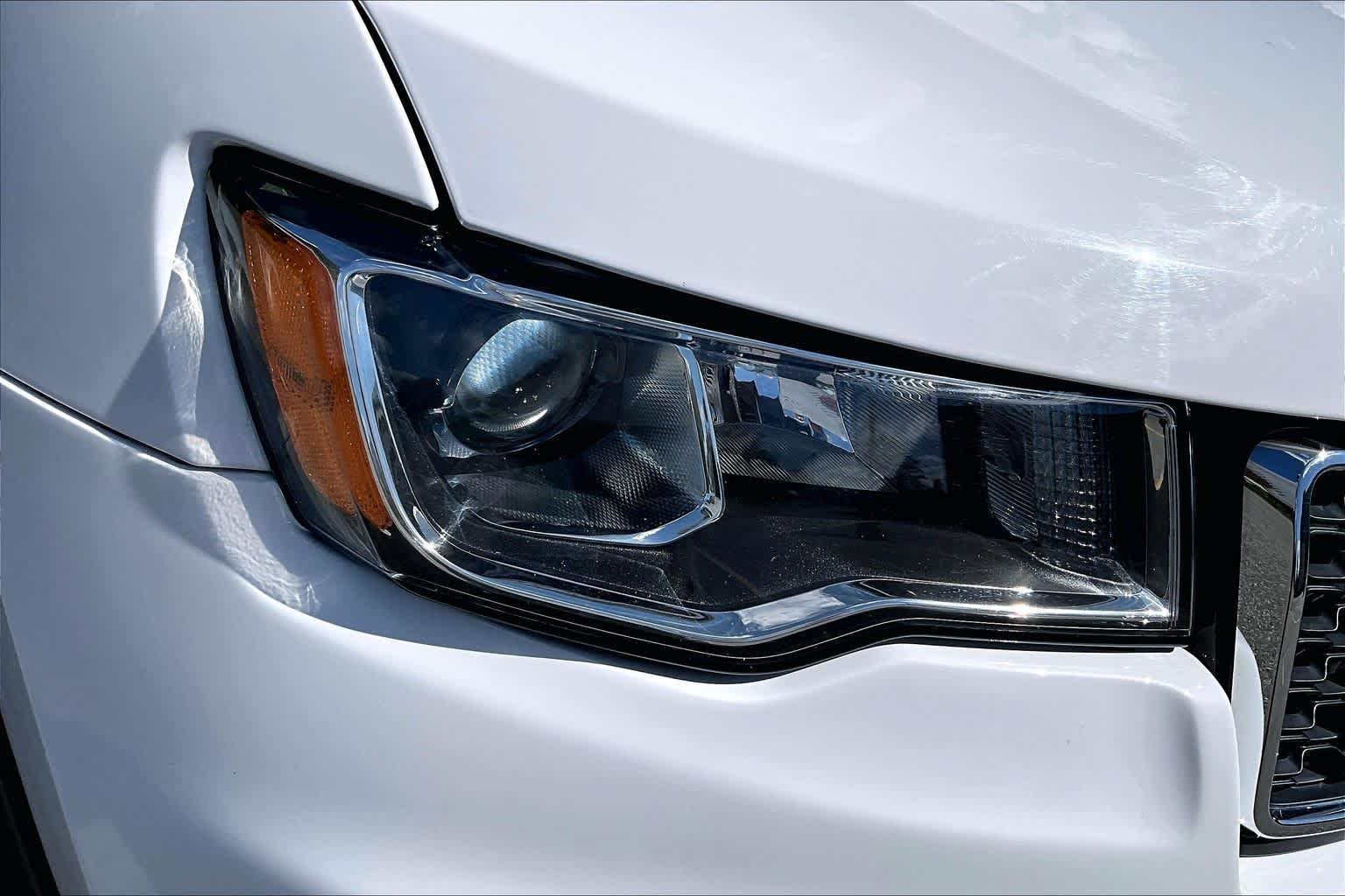 Used 2021 Bright White Clearcoat Jeep Limited image 27