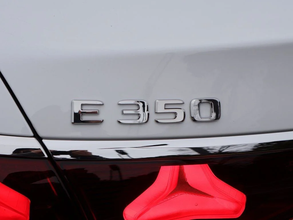 New 2026 MANUFAKTUR Moonlight White Metallic Mercedes-Benz E 350 image 8