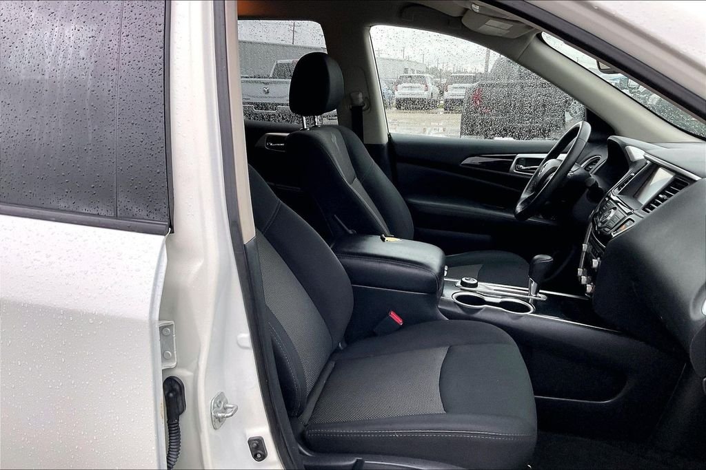 Used 2018 Glacier White Nissan SV image 30