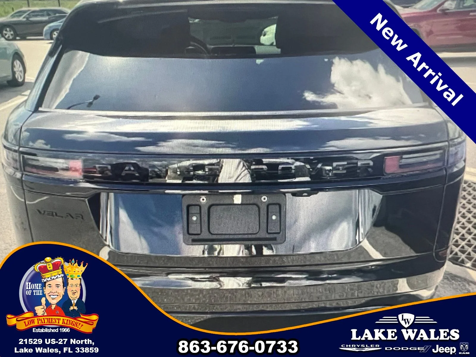 Used 2024 Black Land Rover Dynamic SE image 4