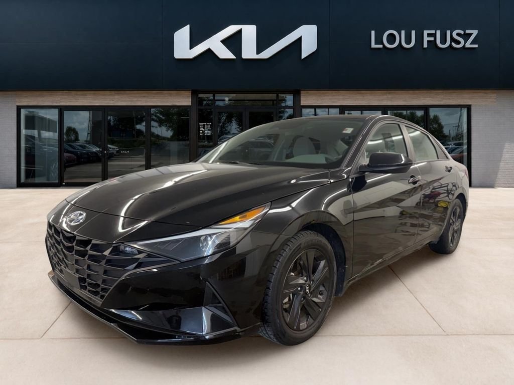 Used 2022 Black Hyundai SEL image 1