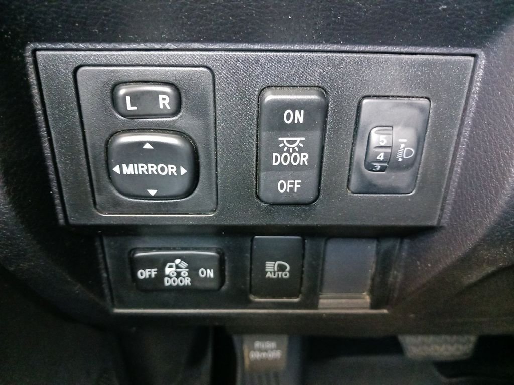 Used 2021 White Toyota SR5 image 34