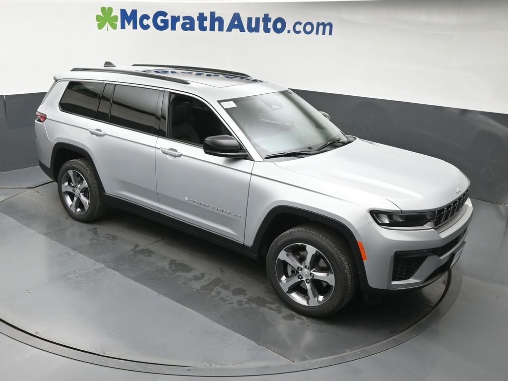 New 2026 Silver Zynith Exterior Paint Jeep Limited image 3