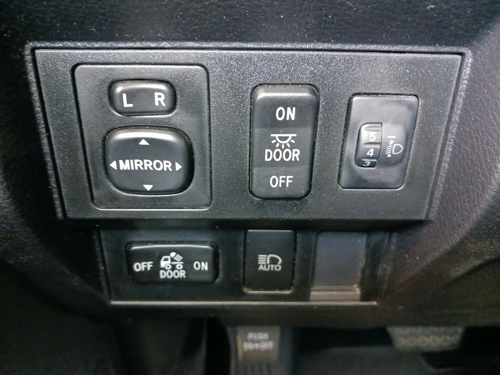 Used 2021 White Toyota SR5 image 34