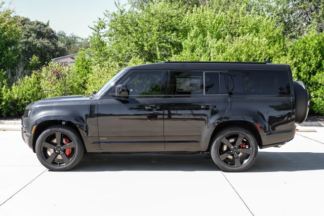 New 2026 Santorini Black Metallic Land Rover X image 18