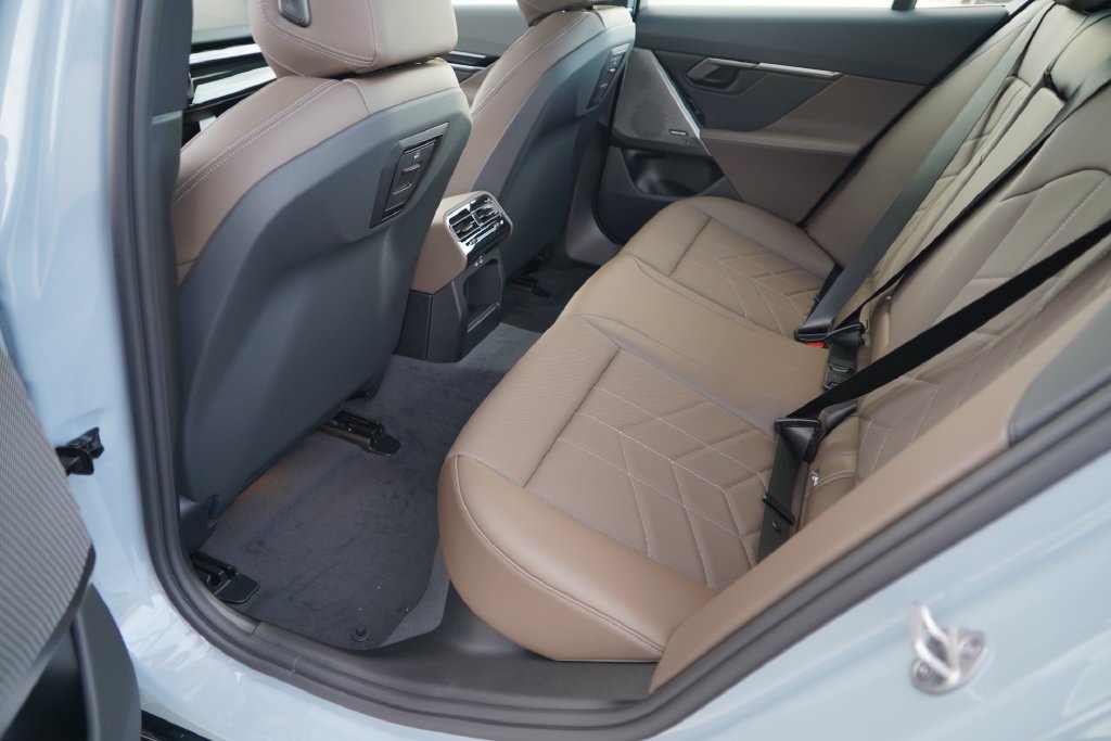 New 2027 Brooklyn Grey Metallic BMW 530i image 33