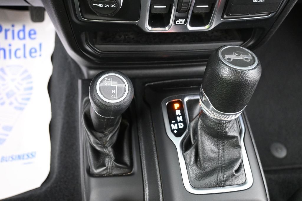 Used 2019 Red Jeep Unlimited Sport Altitude image 12