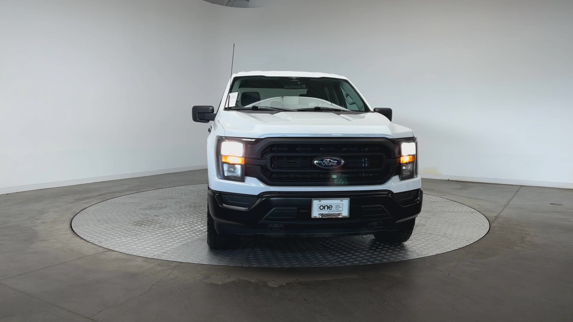 Used 2023 Oxford White Ford XL image 3