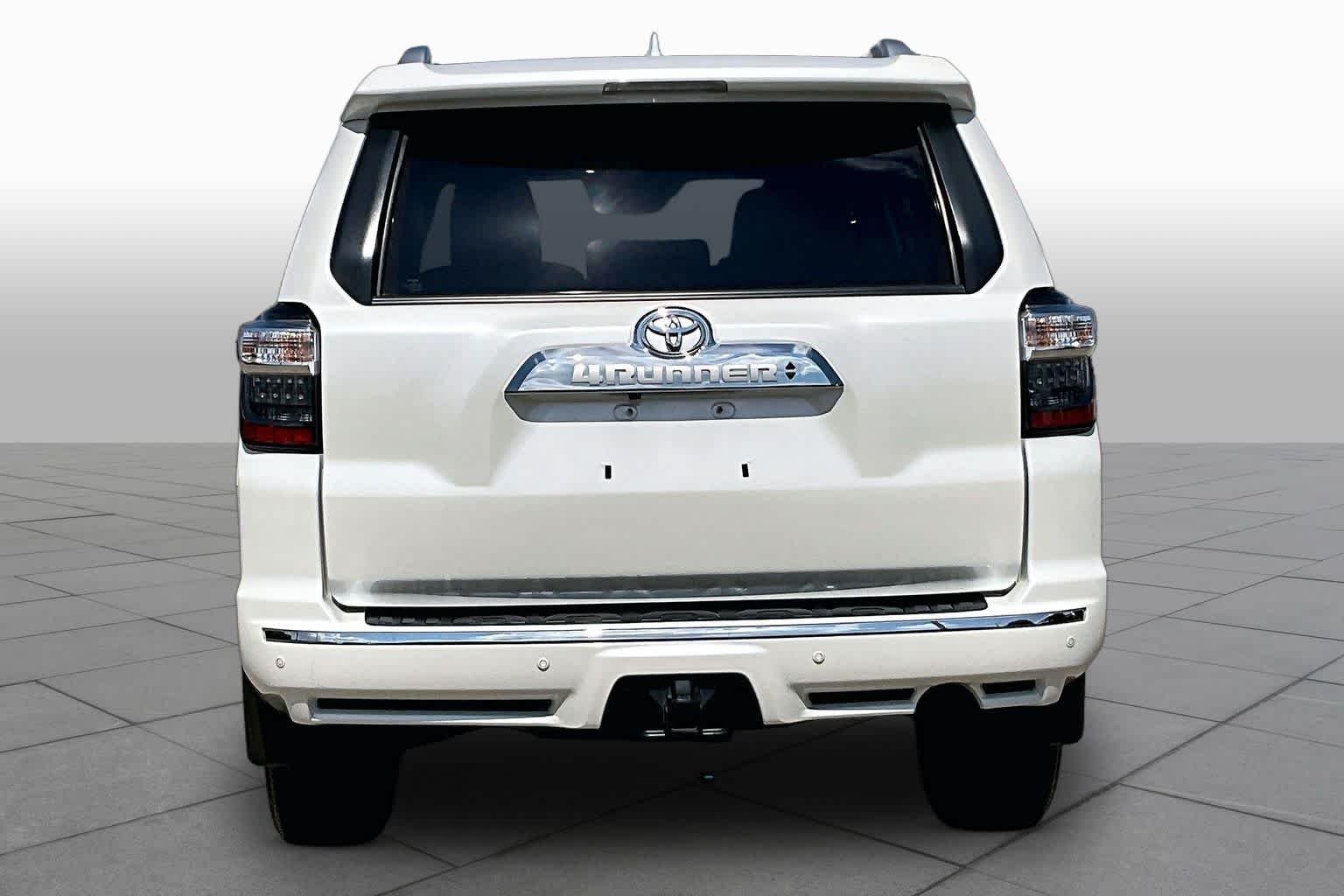 Used 2022 Blizzard Pearl Toyota Limited image 5