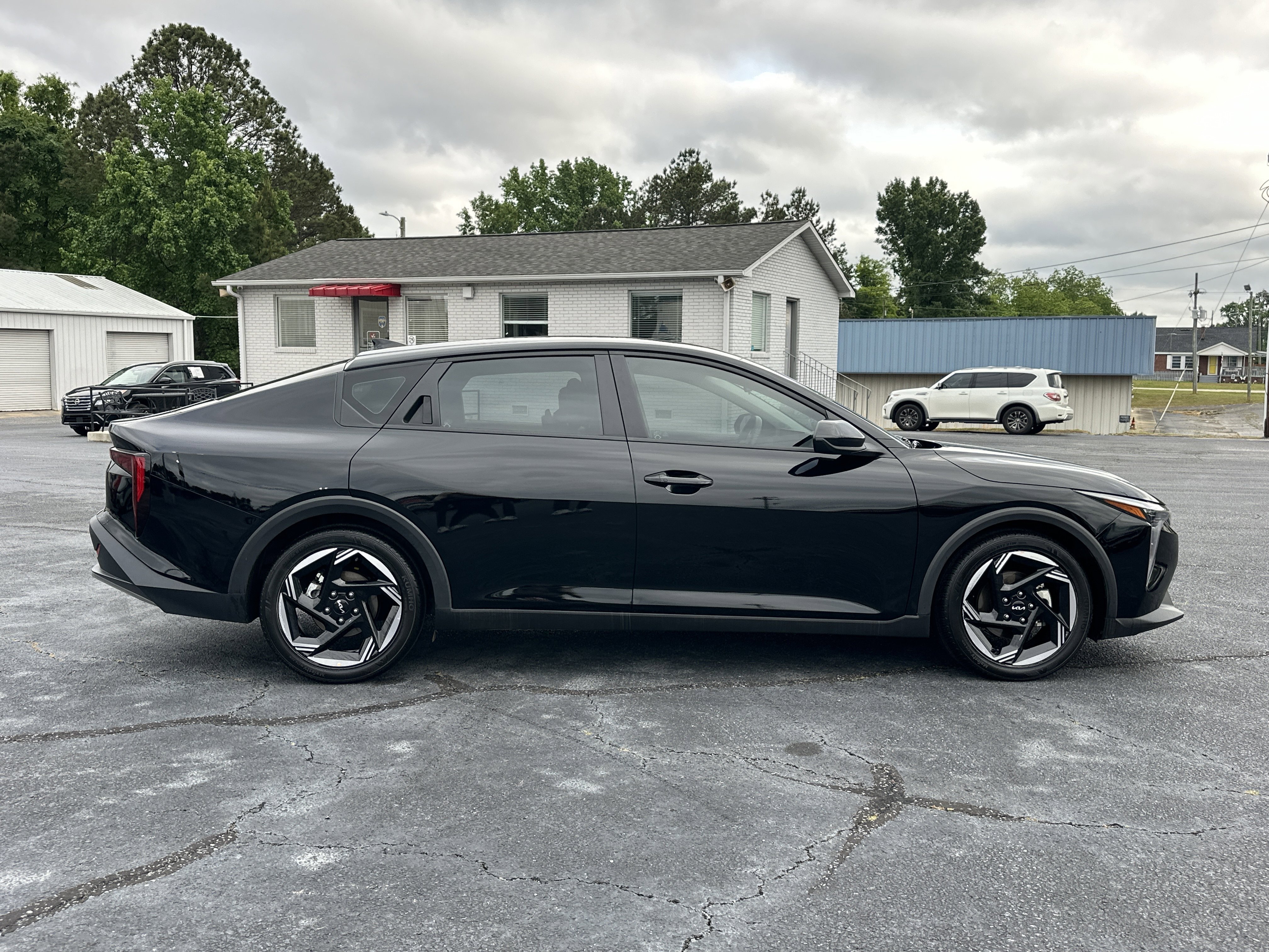 Used 2025 Aurora Black Pearl Kia EX image 9
