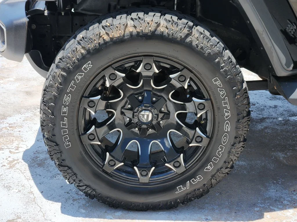 Used 2020 Black Clearcoat Jeep Overland image 14