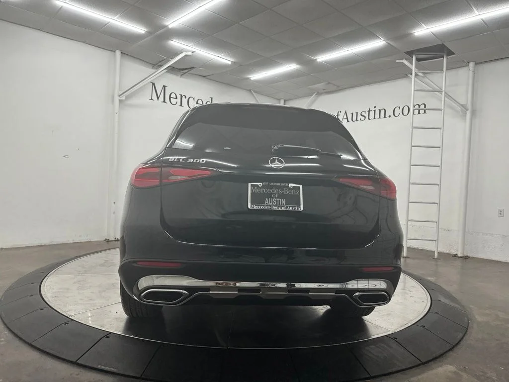 New 2026 Black Mercedes-Benz GLC 300 image 6