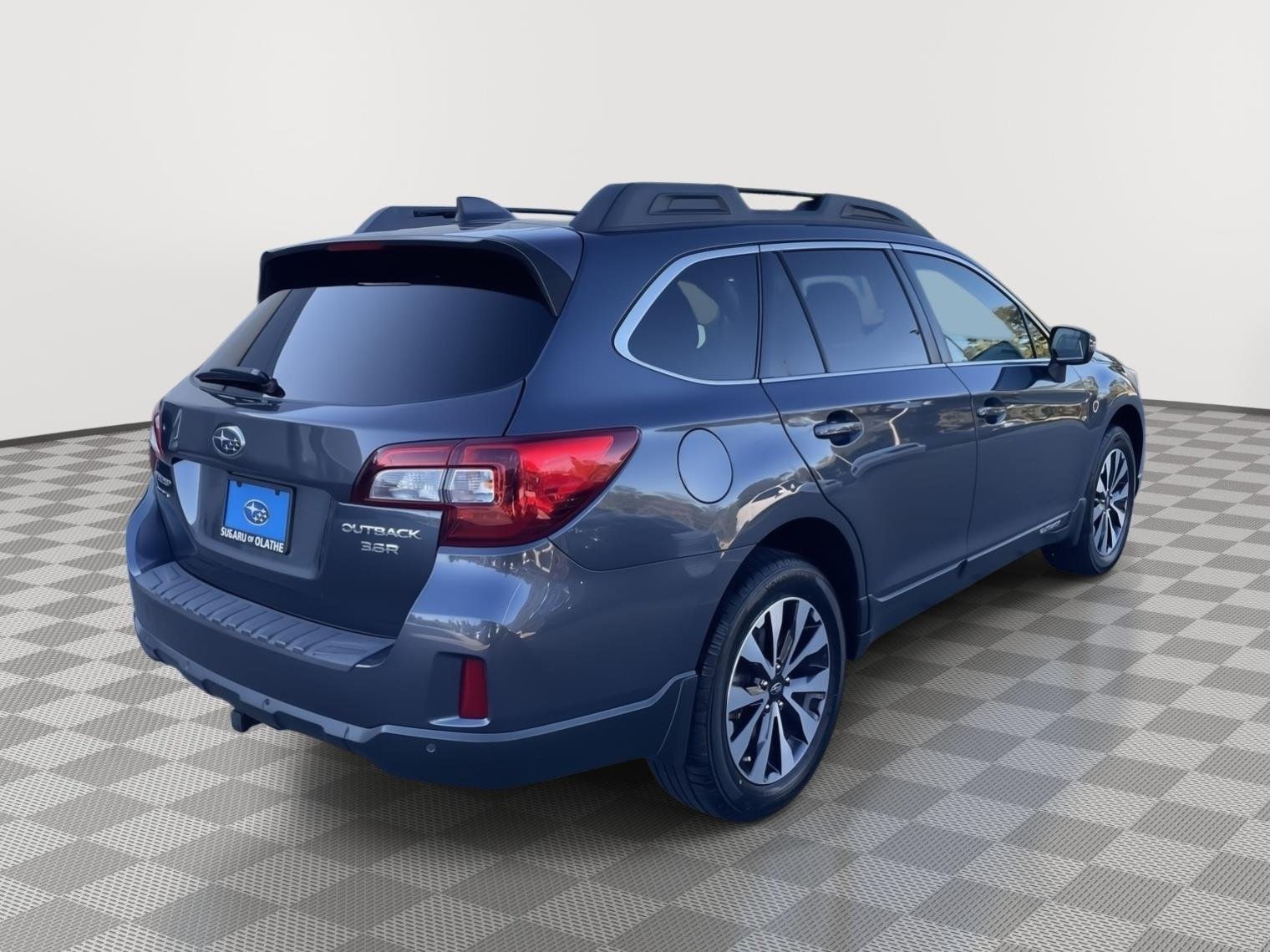 Used 2017 Carbide Gray Metallic Subaru Limited image 11
