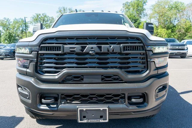 New 2026 Bright White Clear-Coat Exterior Paint RAM Tradesman image 3