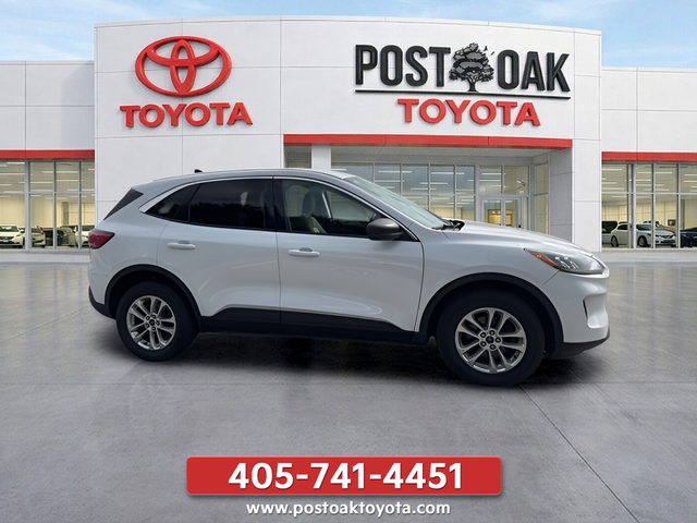 Used 2022 White Ford SE image 5
