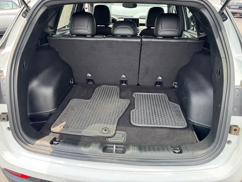 Used 2025 Bright White Clearcoat Jeep Trailhawk image 28