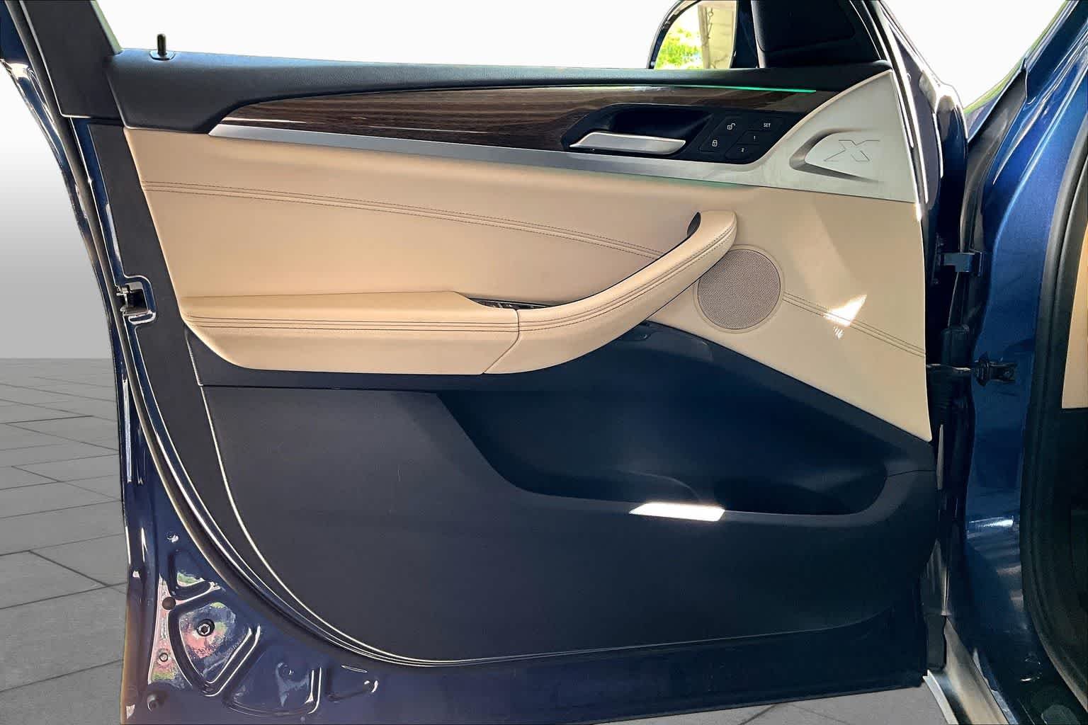 Used 2018 Phytonic Blue Metallic BMW xDrive30i image 21