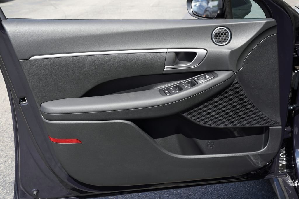 New 2026 Carbon Blue Hyundai SE image 30